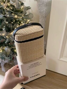 CHANEL Les Beiges Woven Cosmetic Case in Beige and Black